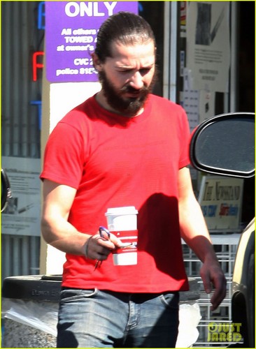  Shia LaBeouf Makes GQ's 'Most Stylish Young Men' liste