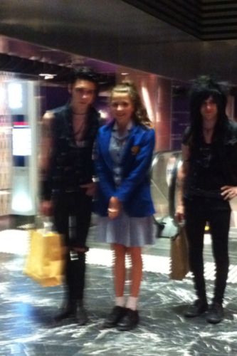 <3<3<3Andy & Jinxx with a fan<3<3<3