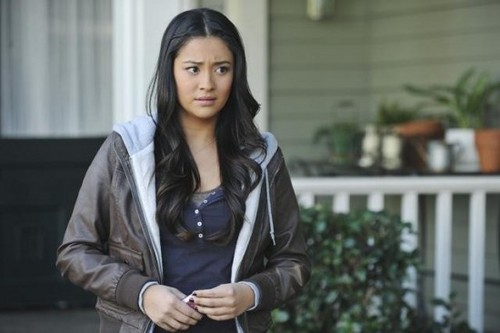  Pretty Little Liars "If These bonecas Could Talk" Season 2 Episode 24
