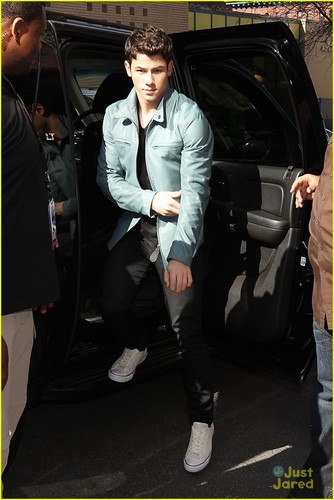  Nick Jonas heads into the Wendy Williams mostra 14/03/12