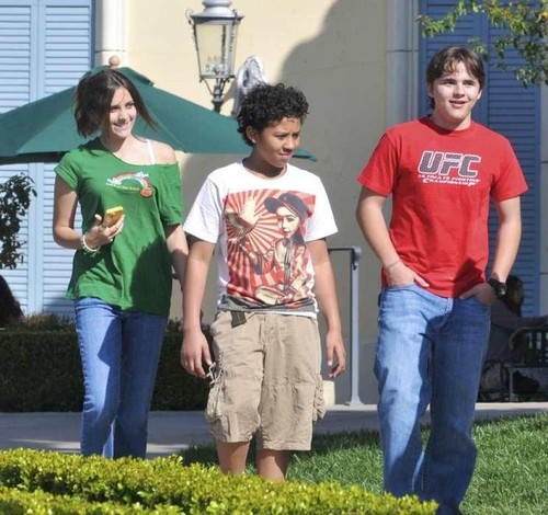  Paris Jackson, Jermajesty Jackson and Prince Jackson at the Commons in Calabasas March 11th 2012