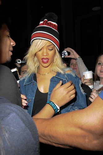  Rihanna Leaves Her Hotel And Heads To Emilo's Ballato Restaurant [13 March 2012]