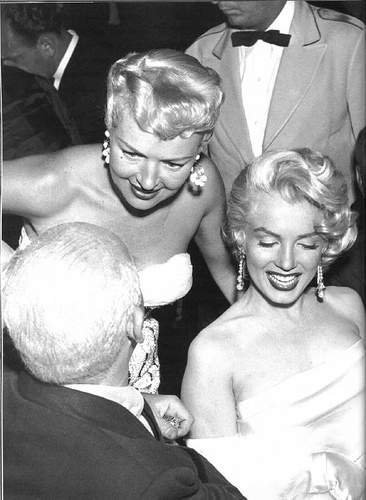  Betty Grable & Marilyn Monroe