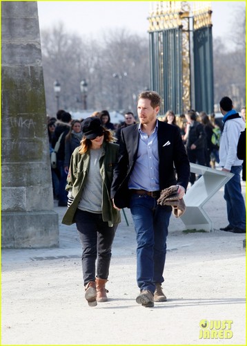  Drew Barrymore & Will Kopelman: Tuileries Garden Stroll