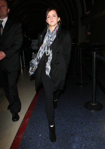 Emma at LAX Airport - March 18, 2012 - HQ