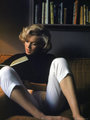 Marilyn Monroe reading - marilyn-monroe photo