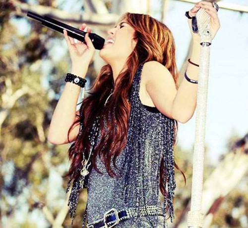 Miley_Nazanin