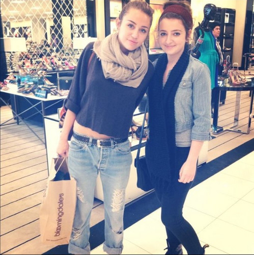  New Miley Pic With Fan!