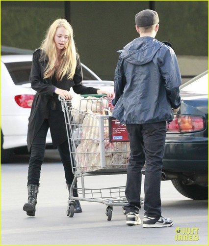 Ryan Phillippe: Grocery Shopping with Mystery Gal!