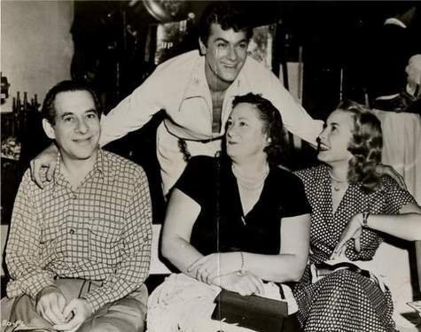  Tony Curtis with his parents & wife
