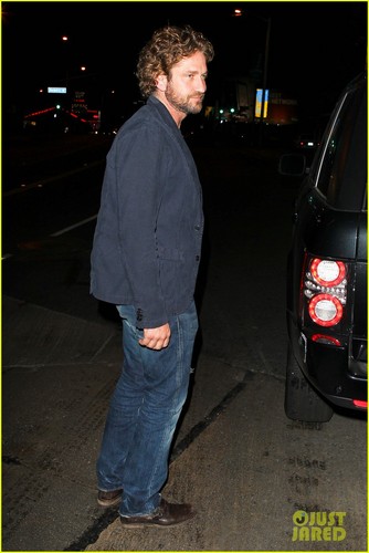  Gerard Butler: Night Out at castillo, chateau Marmont