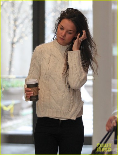 Katie Holmes: Wet Hair on Wednesday Morning