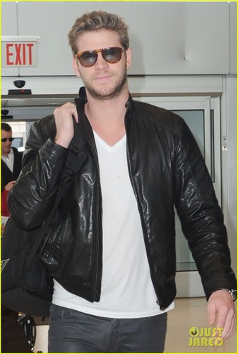  Liam Hemsworth: Goodbye, NYC