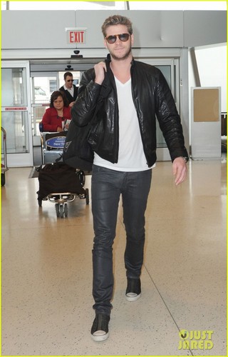  Liam Hemsworth: Goodbye, NYC