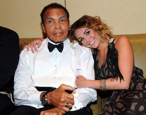  Muhammad Ali's Celebrity Fight Night XIII - Inside & tampil [24th March]