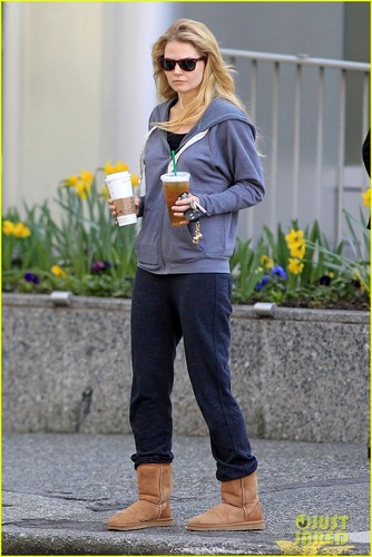 Jennifer Morrison: Starbucks Stop