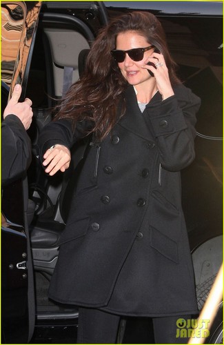  Katie Holmes: Windy Morning in NYC