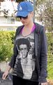 Katy Perry wearing a Justin Bieber shirt yesterday in LA  - justin-bieber photo