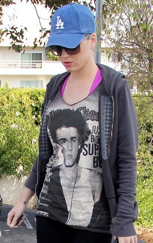  Katy perry wearing Justin Bieber tshirt!