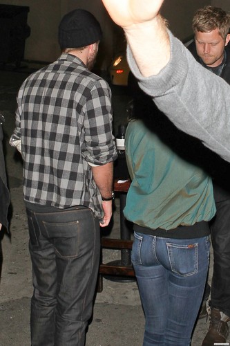  Kristen Stewart & Robert Pattinson out and about in Los Angeles, California - March 24, 2012.