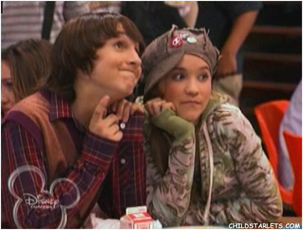 Lilly Oliver Emily Osment Mitchel Musso Photo 30019401 Fanpop