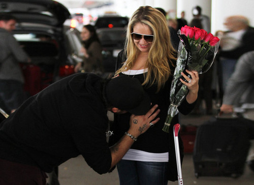  Mom-to-be Tiffany Thornton greeted with Cinta