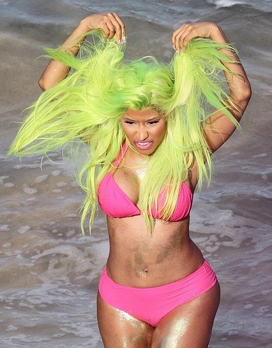  Nicki Minaj - "Starships"