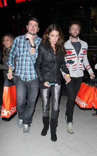 Nikki leaving the LA Lakers game with Paul {23/03/12}
