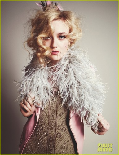  Dakota Fanning Covers 'Wonderland' April/May 2012