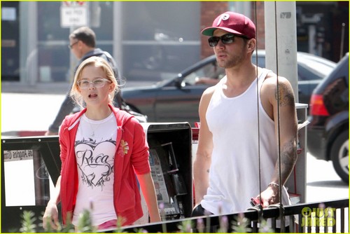Ryan Phillippe & Ava: Daddy Daughter Bonding Time