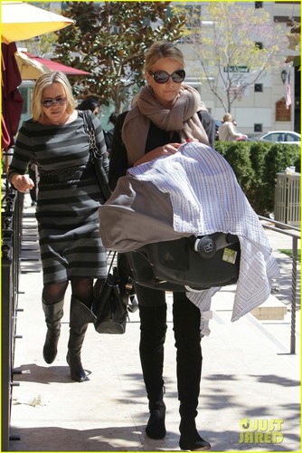  Charlize Theron: Bouchon bistro کی, bistro With Baby Jackson