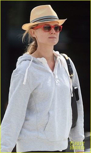  Diane Kruger: Shopping Trip with a Friend