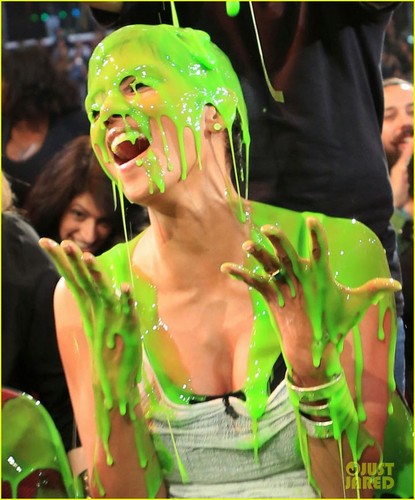  Halle Berry: Slime Victim at Kids' Choice Awards 2012