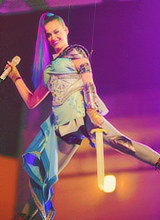 Katy performing at the 2012 Kids Choice Awards