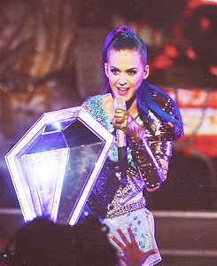  Katy performing at the 2012 Kids Choice Awards