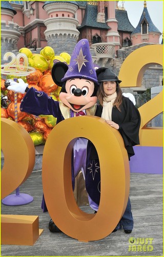  Salma Hayek: Disneyland Paris' 20th Birthday