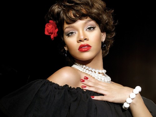  Rihanna retro rose