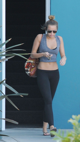  Leaving her pilates class in West Hollywood [4th April]