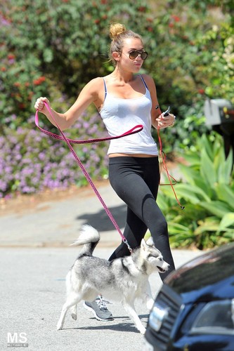 05/04 Jogging With Her Dog In Los Angeles