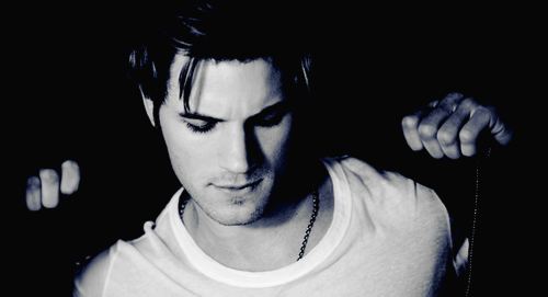 HOT!(the person you don´t know is MATT LANTER!♥)