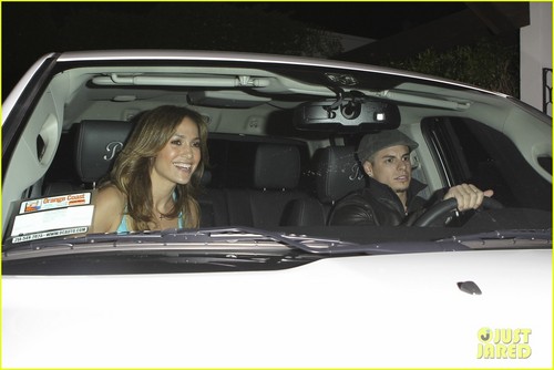  Jennifer Lopez & Casper Smart: Birthday रात का खाना Date!