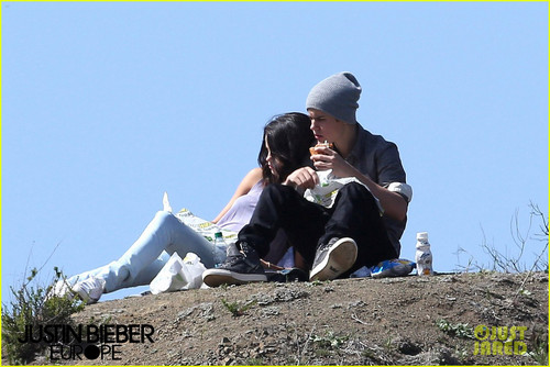 Justin Bieber Subway Sandwiches with Selena Gomez!