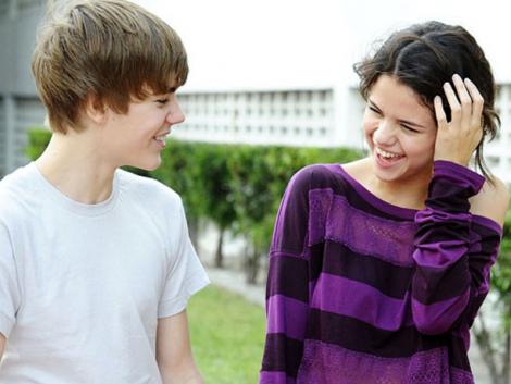 Justin and Selena (hey it has Selena)