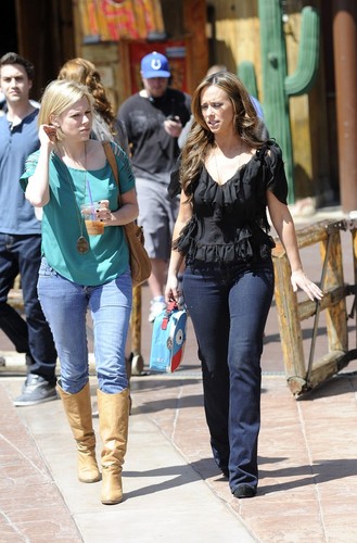  On The Set Of The Client 列表 in Los Angeles [3 April 2012]