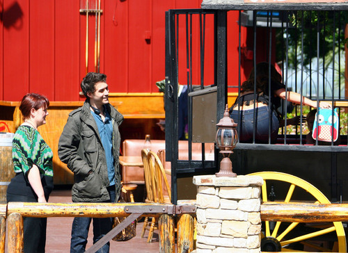  On The Set Of The Client danh sách in Los Angeles [3 April 2012]