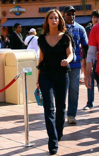  On The Set Of The Client 一覧 in Los Angeles [3 April 2012]