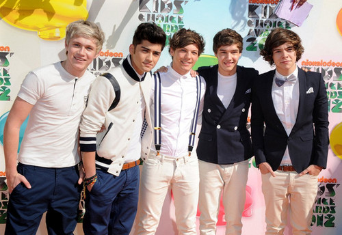 One Direction @ the 2012 KCA's on 3-31-12