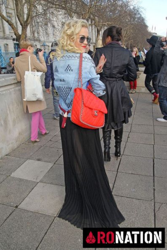  Rita Ora - Out In Лондон - February 19, 2012