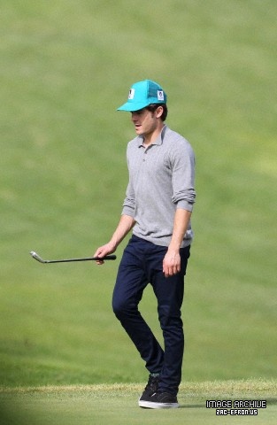  Zac Efron - Playing Golf In Sydney 2012
