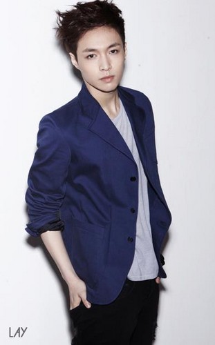  Official Website foto Lay